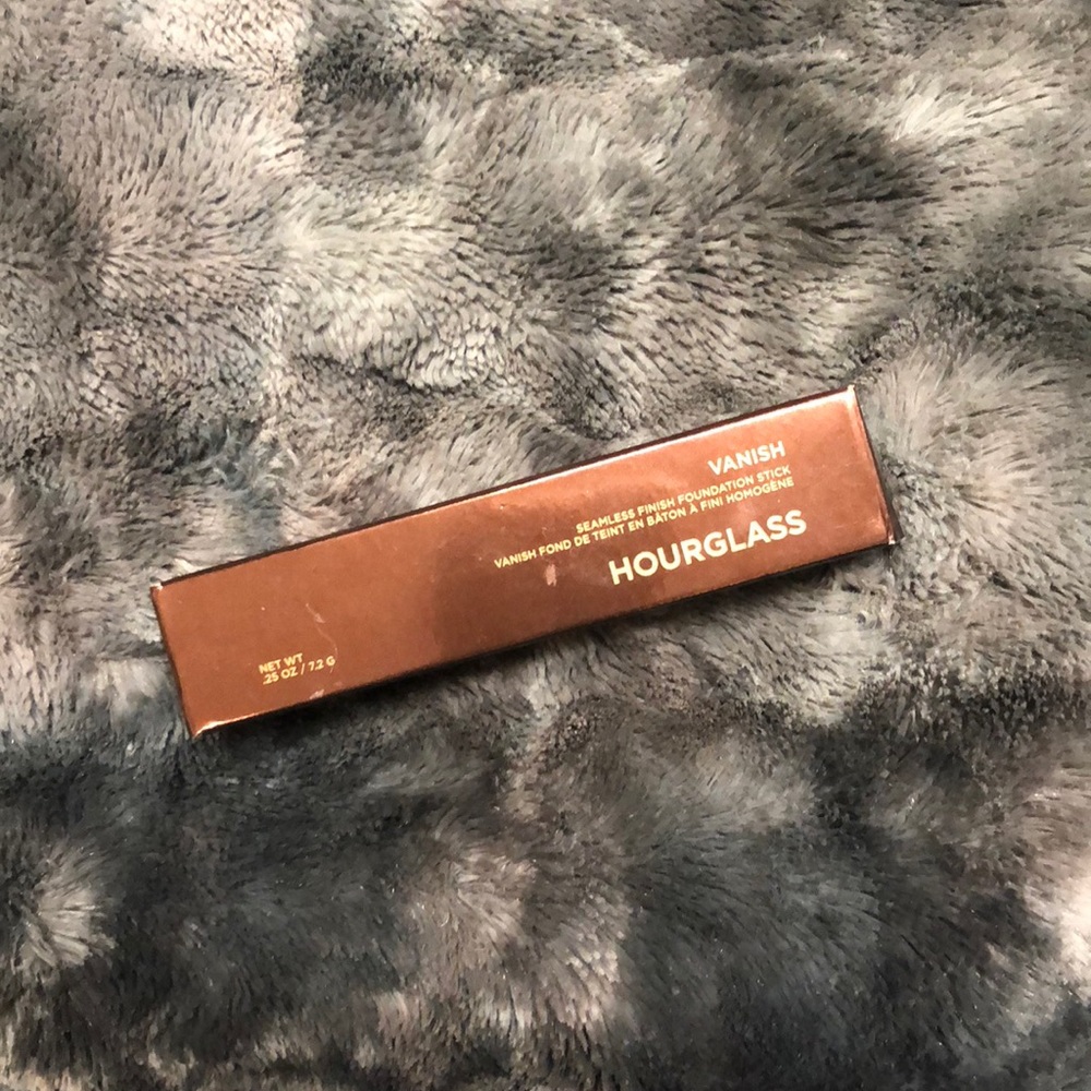 Hourglass vanish foundation stick